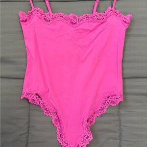 SKIMS Fits Everybody Cami Taffy Pink Lace Bodysuit